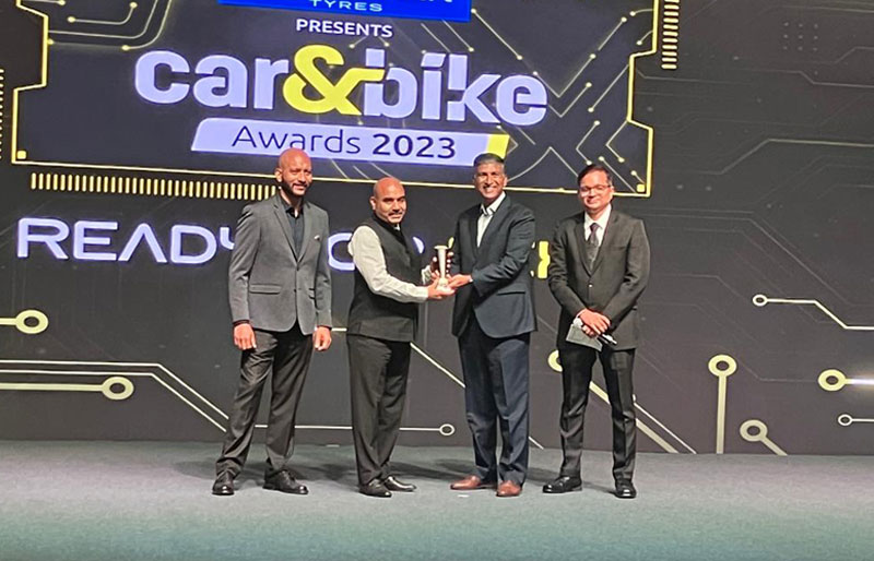  Toyota Innova HyCross wins ‘Car Of The Year’ & ‘Hybrid Of The Year’ awards at carandbike Awards 2023  